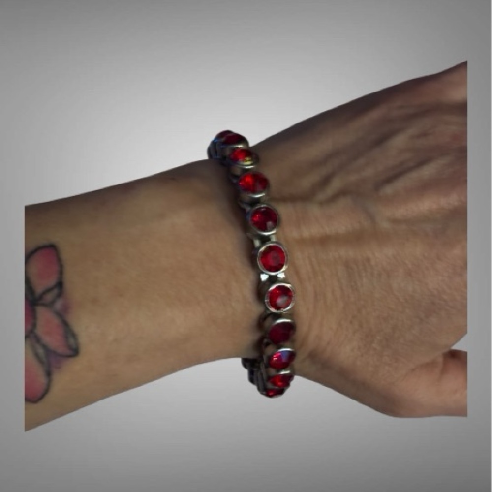 🌼Paparazzi “Sugar Coated Sparkle” Red Cabochon Bangle - Picture 1 of 5